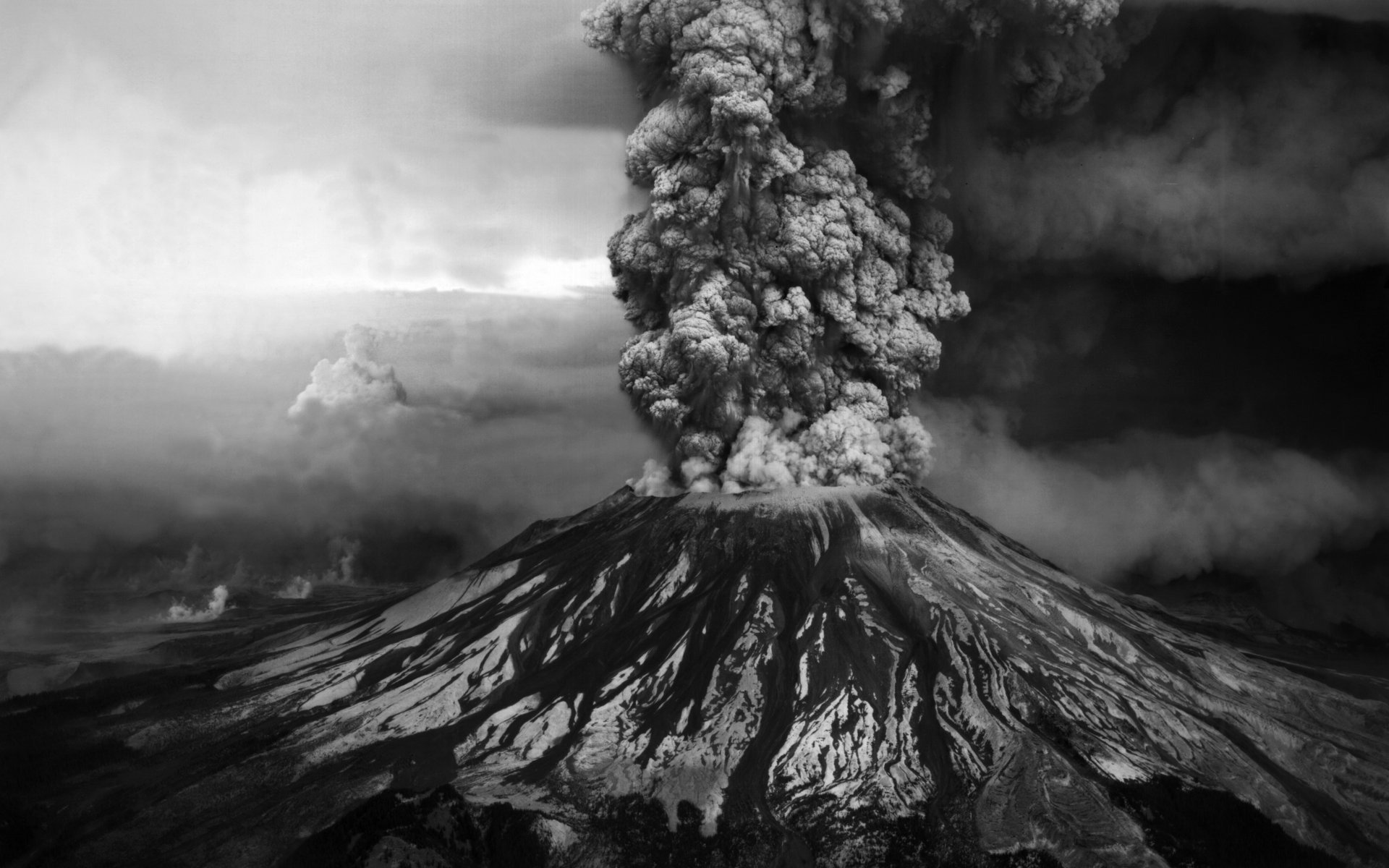 rue helens sainte-hélène volcan montagne éruption cendres photo noir et blanc