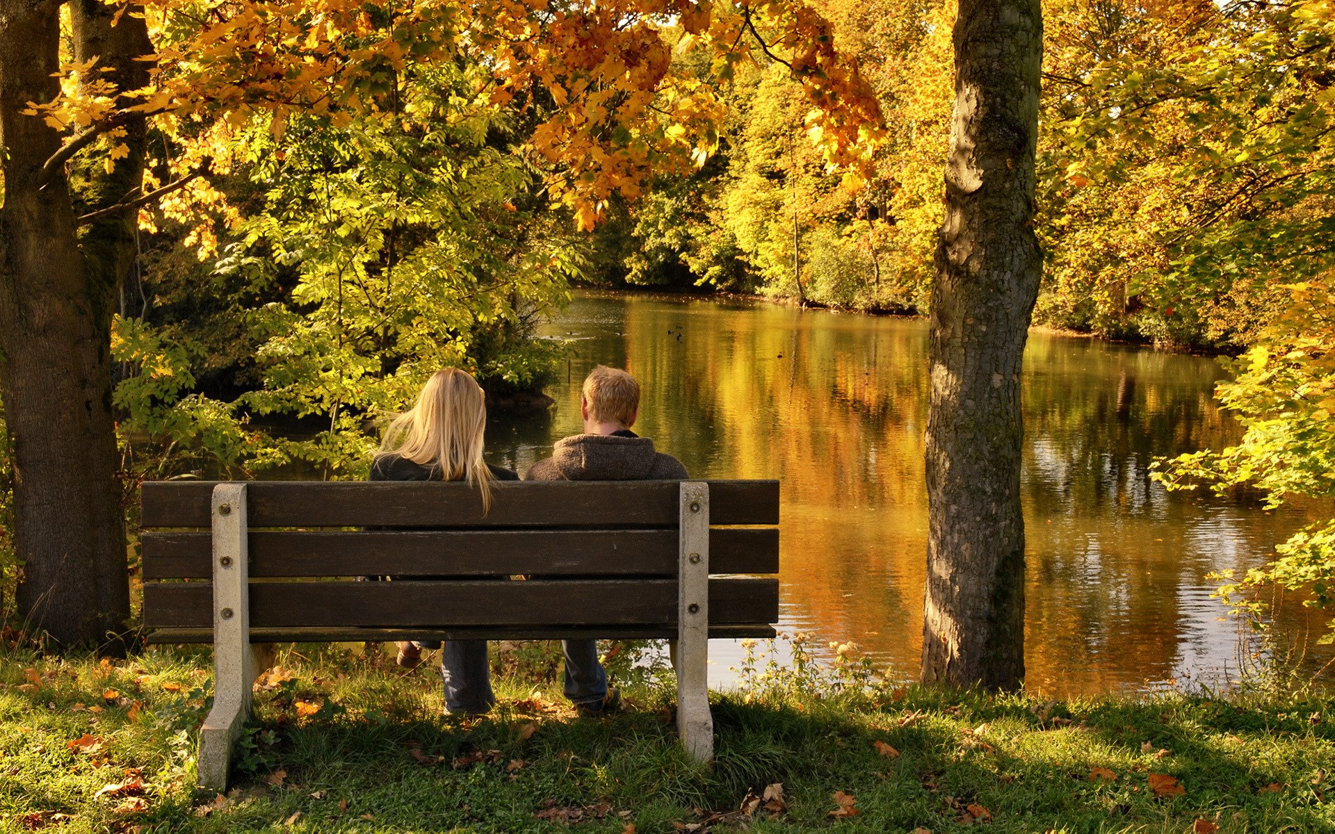 park mood man girls friends walk autumn