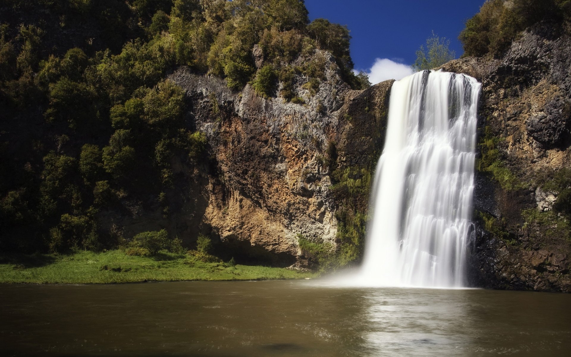 hunua cade nuova zelanda cascata