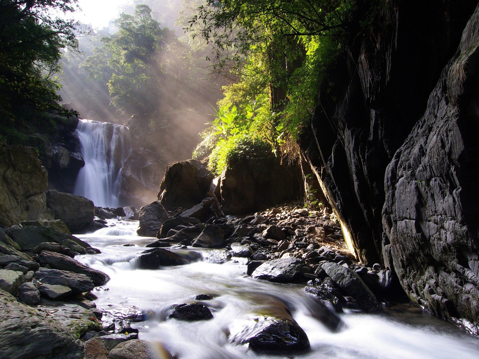 steine fluss wasserfall