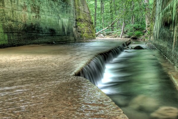 Green water in the waterfall