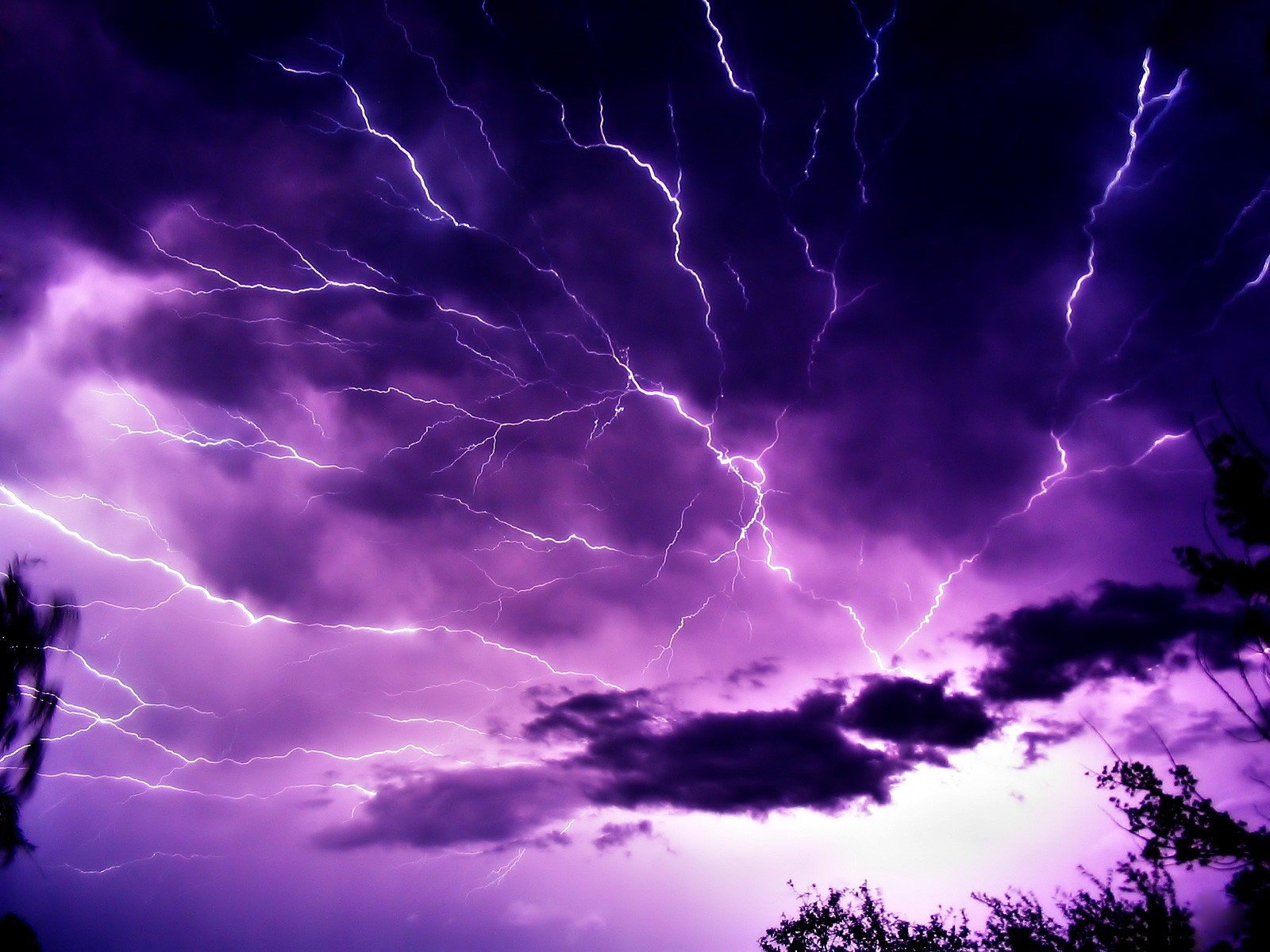 relámpago tormenta nubes