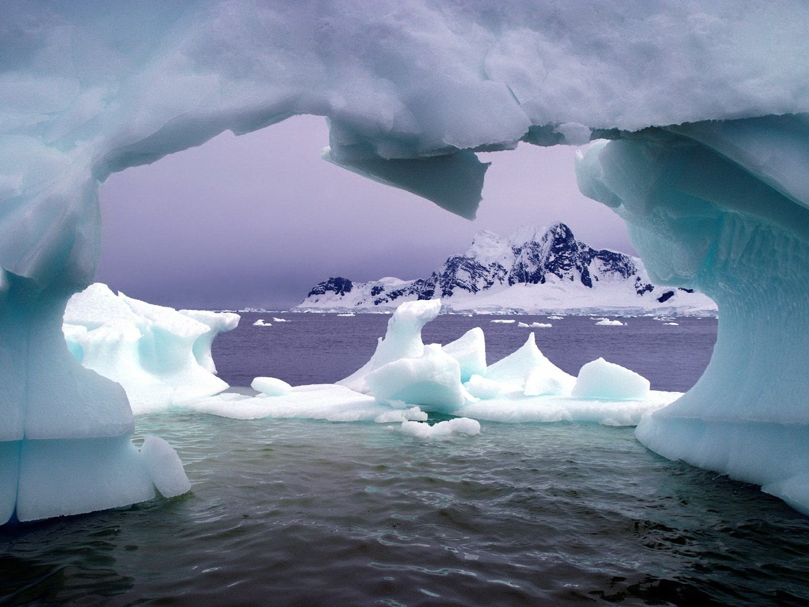 hielo montañas mar