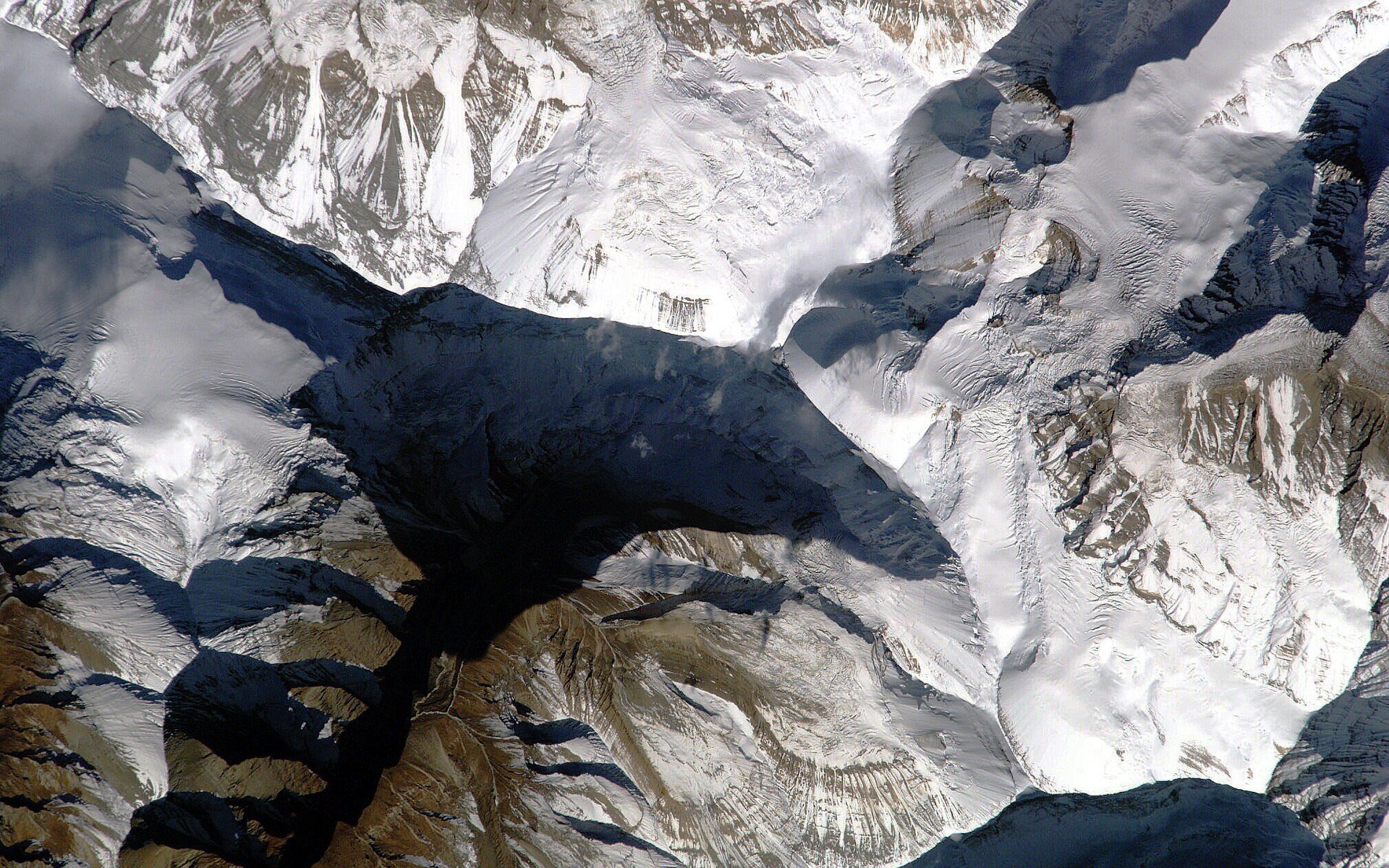 montagne neve ombra dall alto