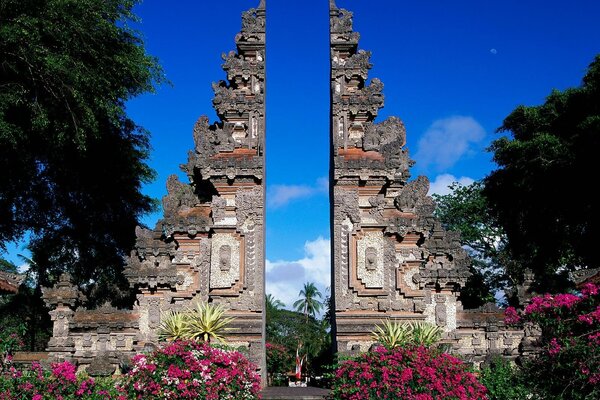 Bright flowers and a building in Indonesia in Bali