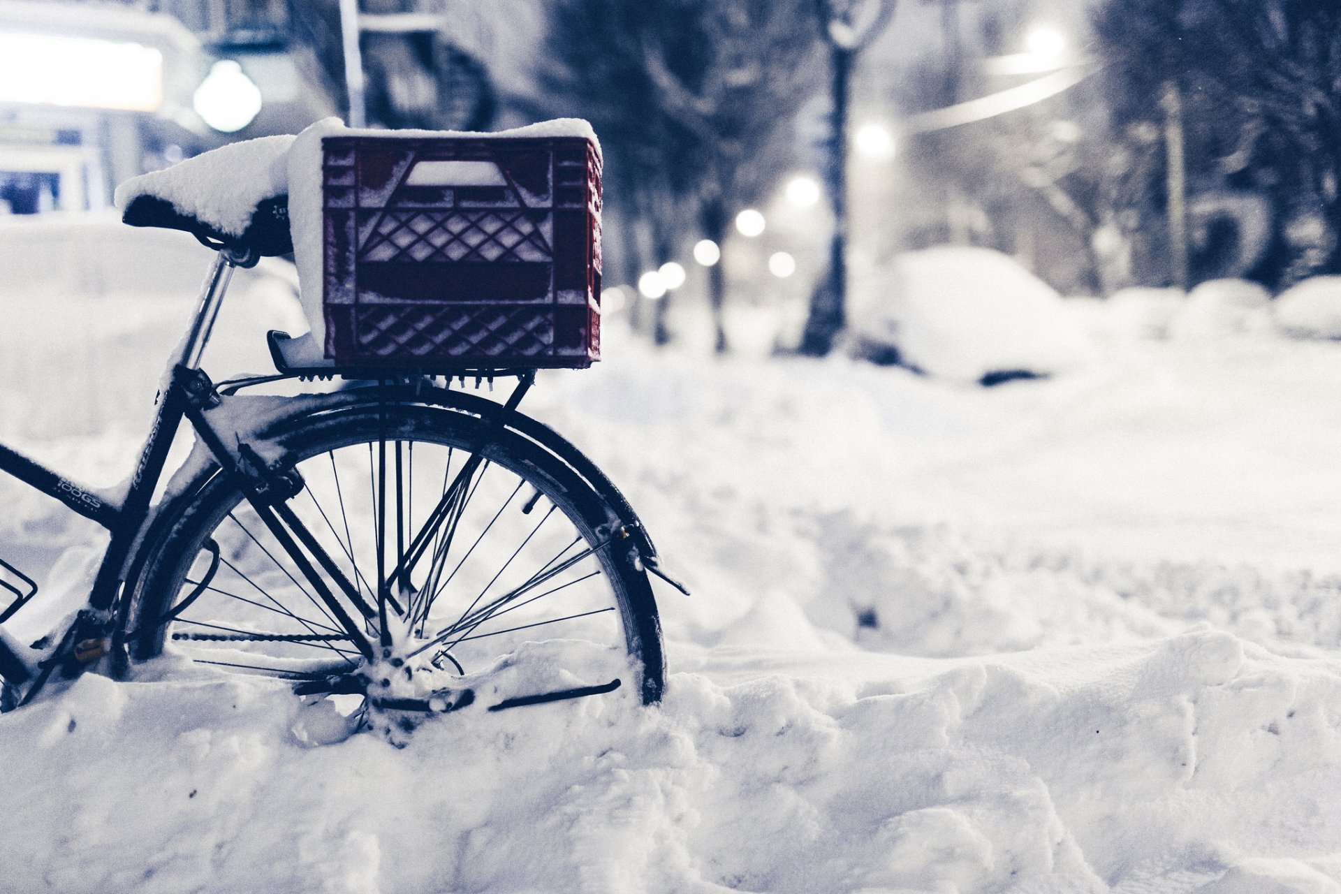 vélo hiver neige rue soirée route nature gros plan