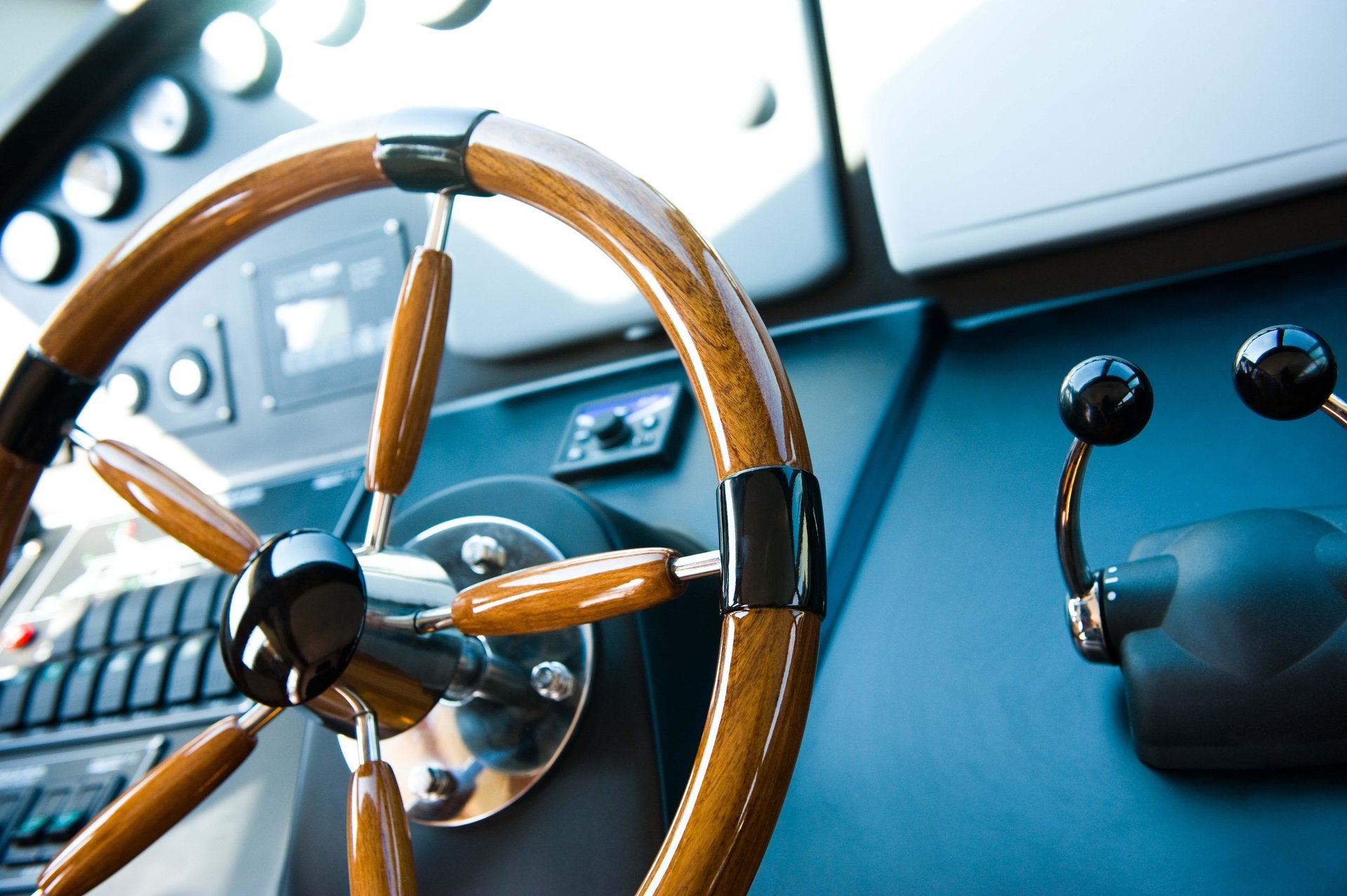 yacht deck captain s cabin cabin cockpit motor yacht steering wheel controls instruments summer tourism leisure travel good idea macro blur bokeh wallpaper