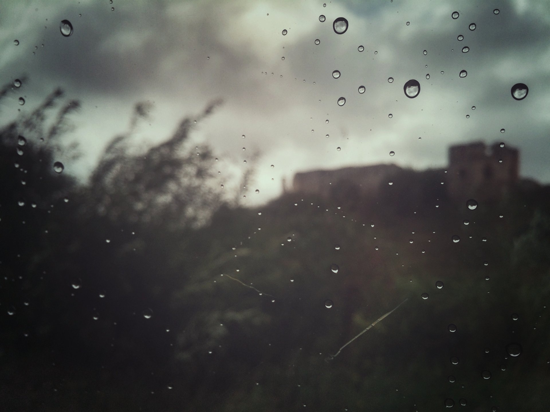 tropfen fenster regen himmel stimmung schloss deepho