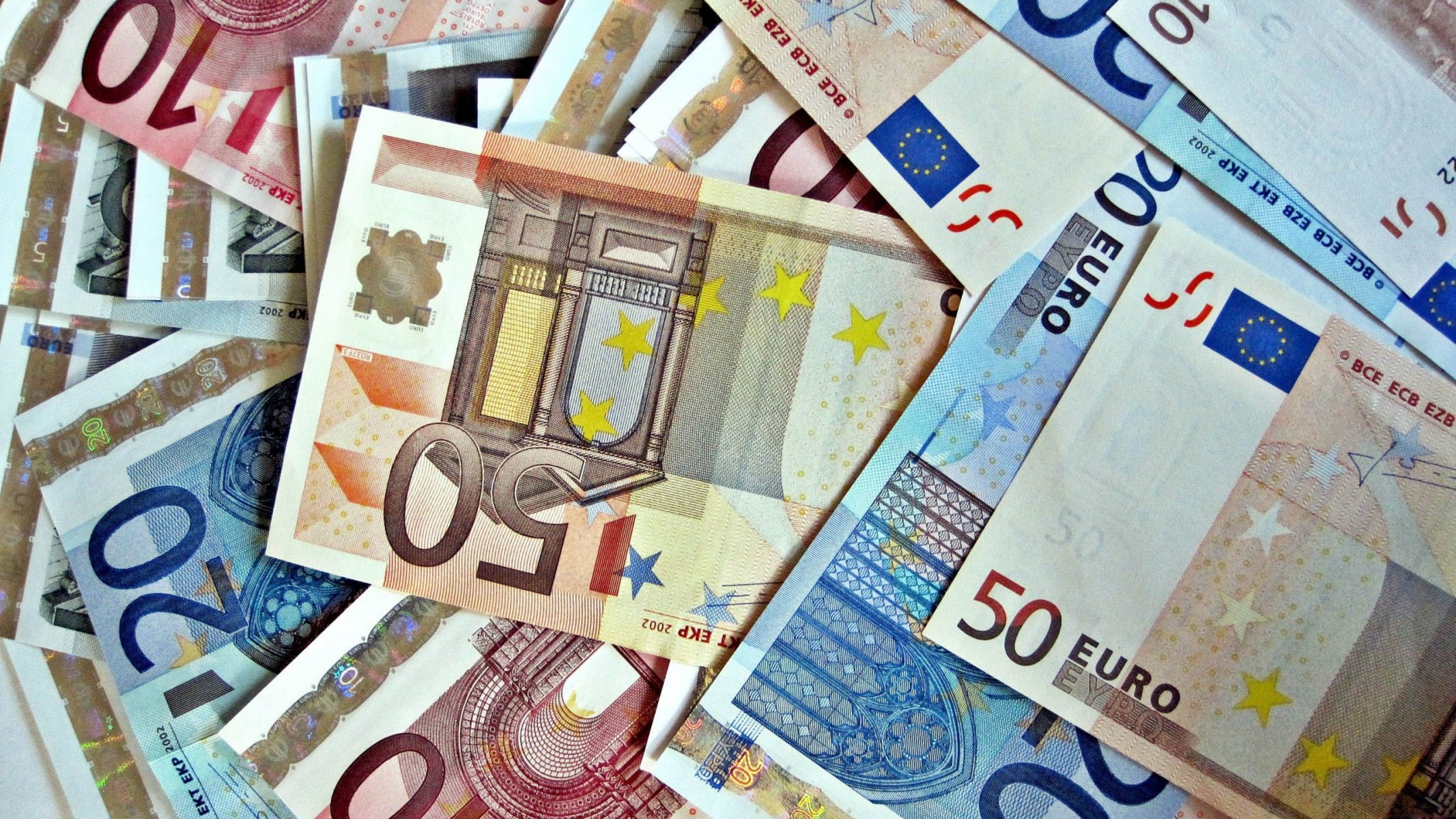 soldi euro valuta banconote macro