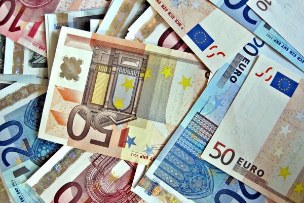 Cómo ganar dinero invirtiendo en euros en 2022