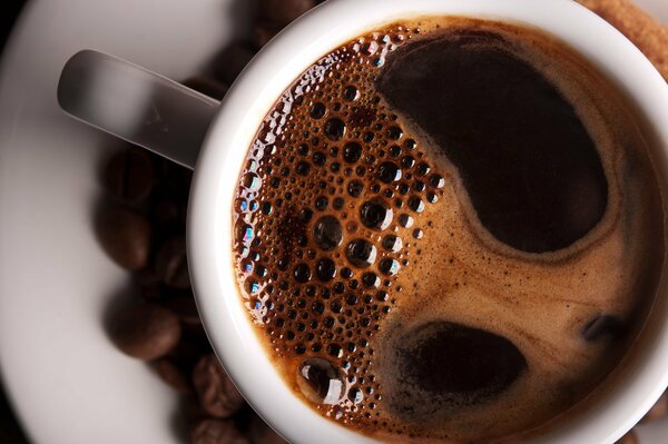 Café de la mañana en una taza bonita