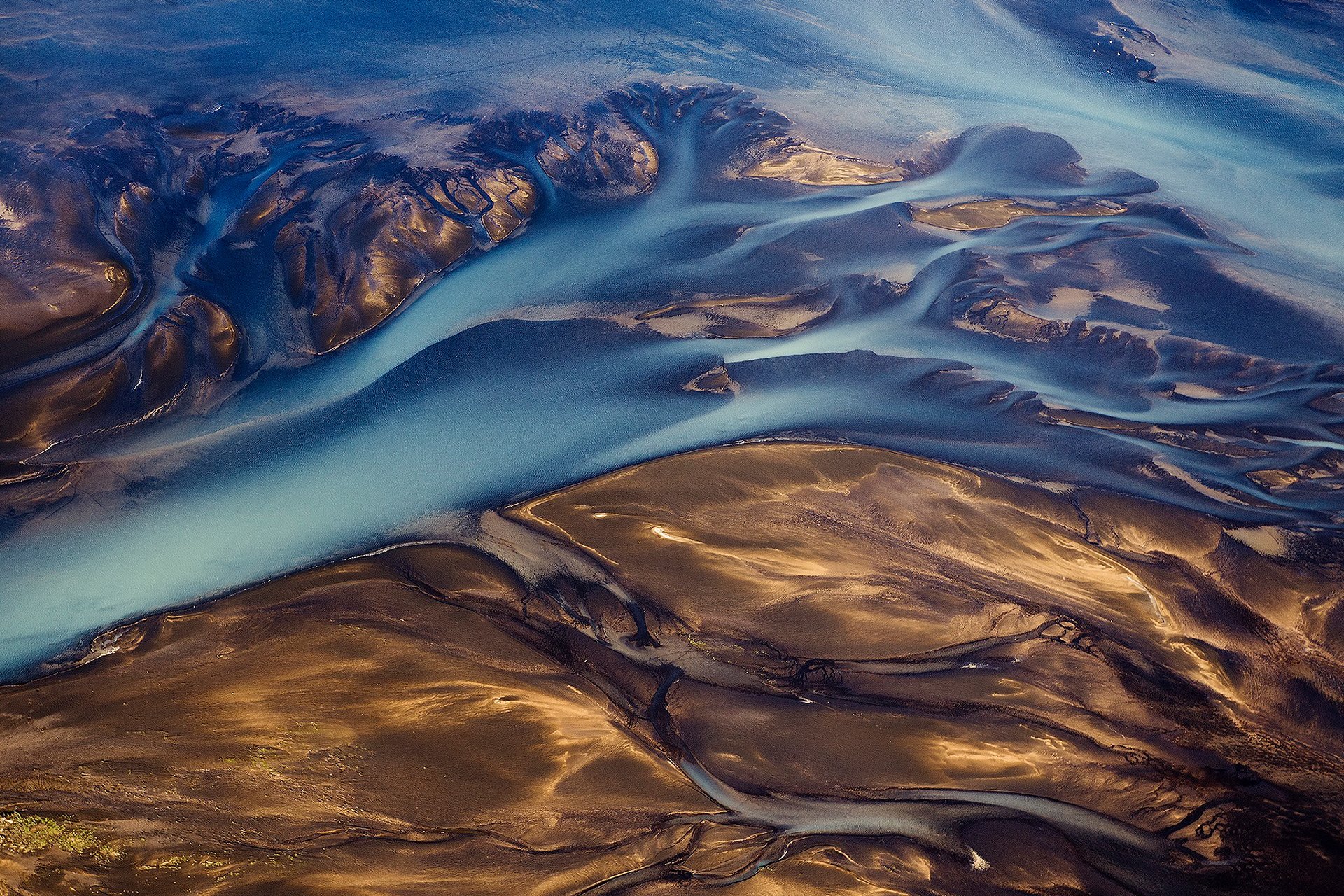 iceland abstract landscape river streams flows volcanic ash glacial mud