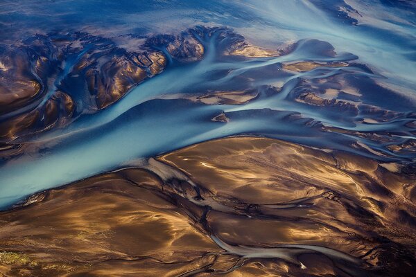 Flujos de polvo volcánico y lodo glacial