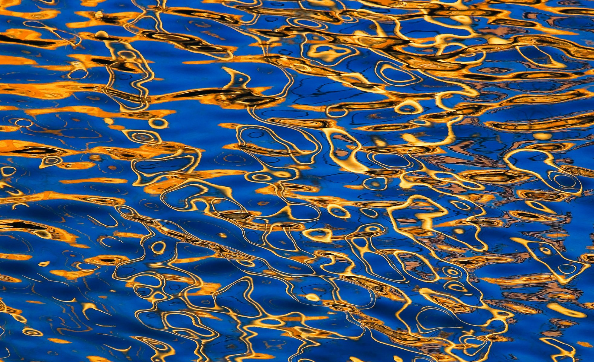 water ripple reflection highlight