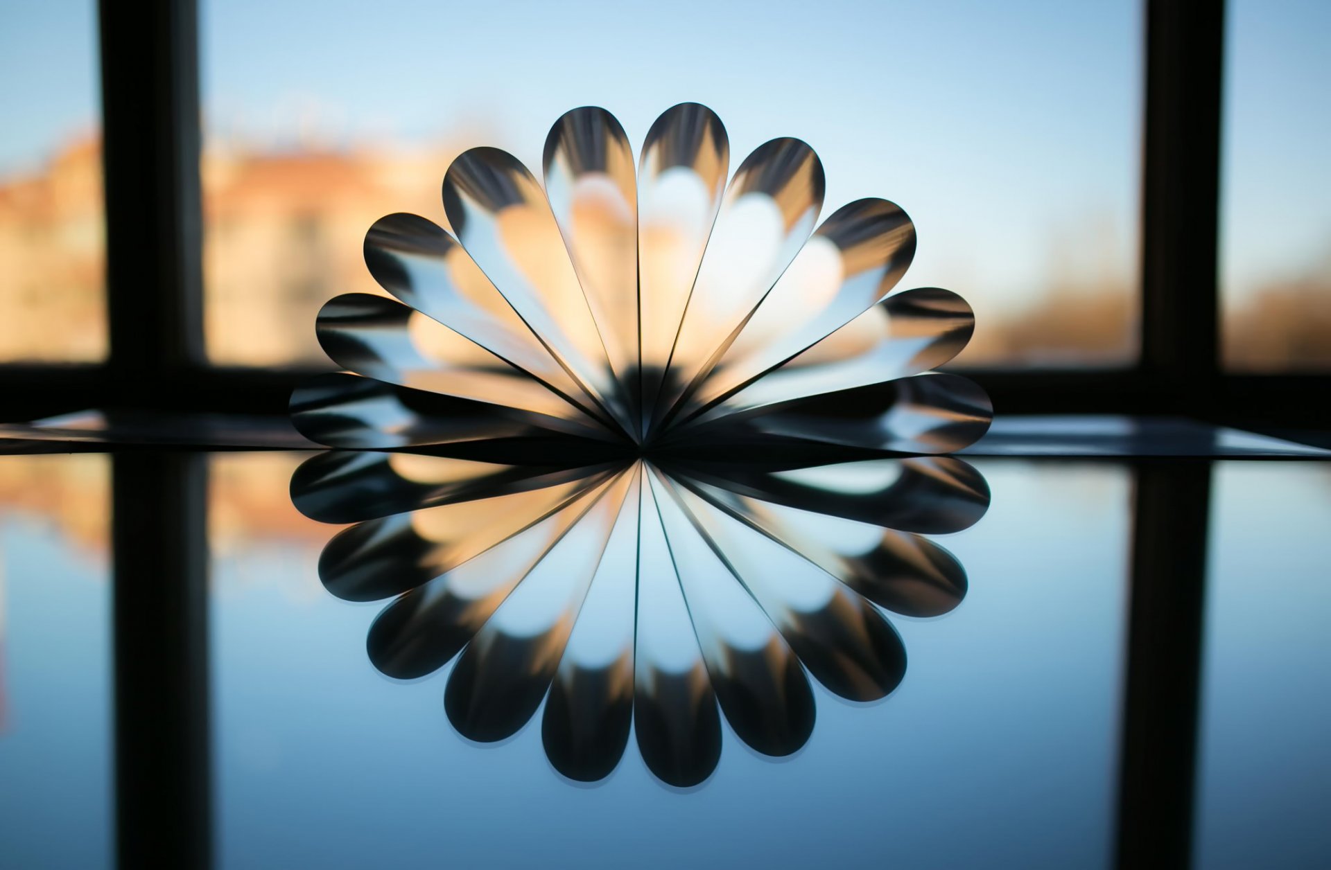 reflection circle line fan