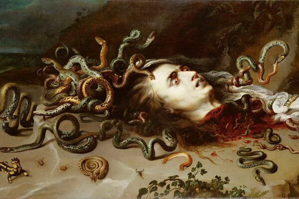 Testa di Medusa pietrificata sul tavolo