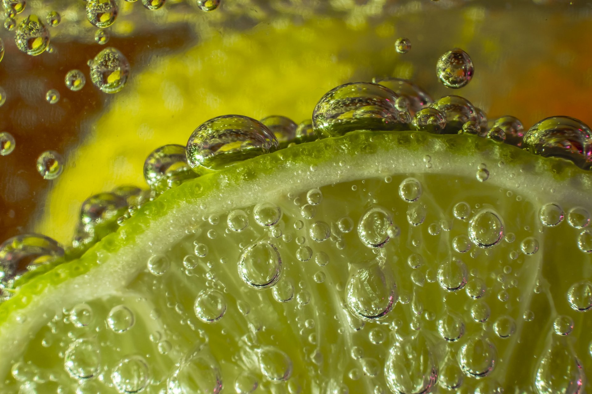 lima macro bajo el agua burbujas cítricos