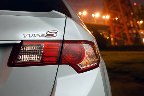 Coche en la ciudad, sedán deportivo Premium