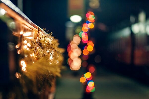 Ambiente navideño en las calles de la ciudad