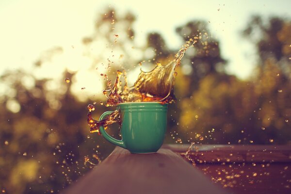 Una taza de café y su hermoso chorro