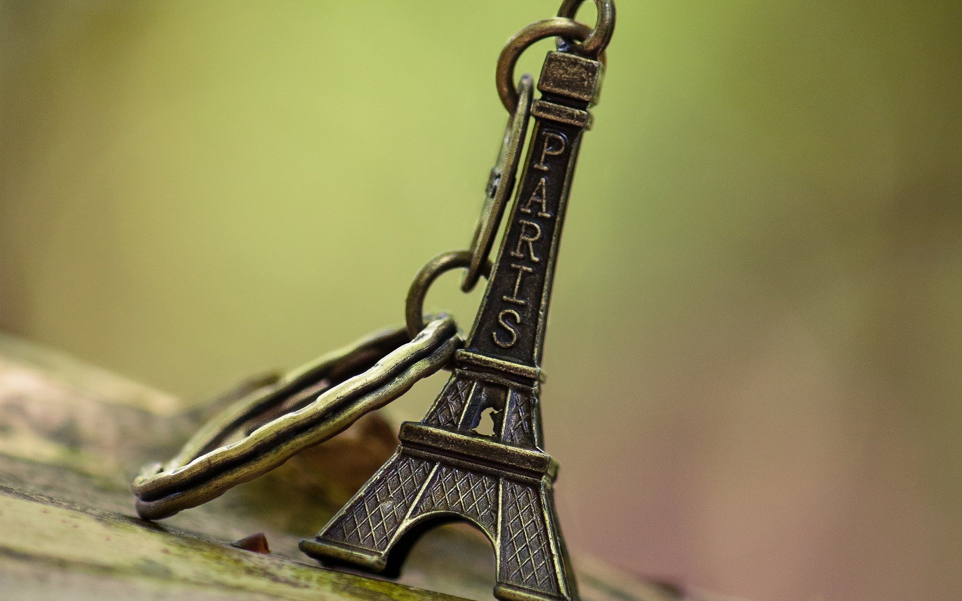 close up keychain eiffel tower paris souvenir