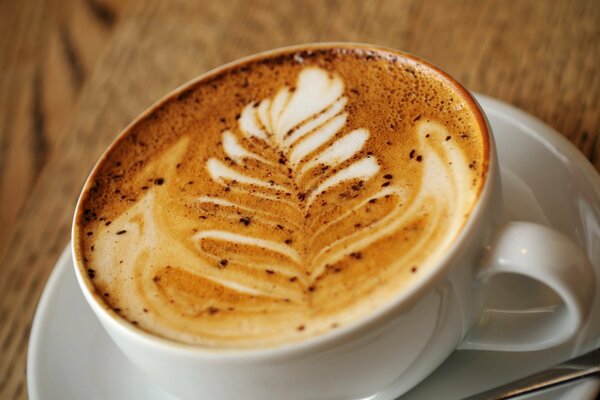 A coy pattern in a cappuccino cup