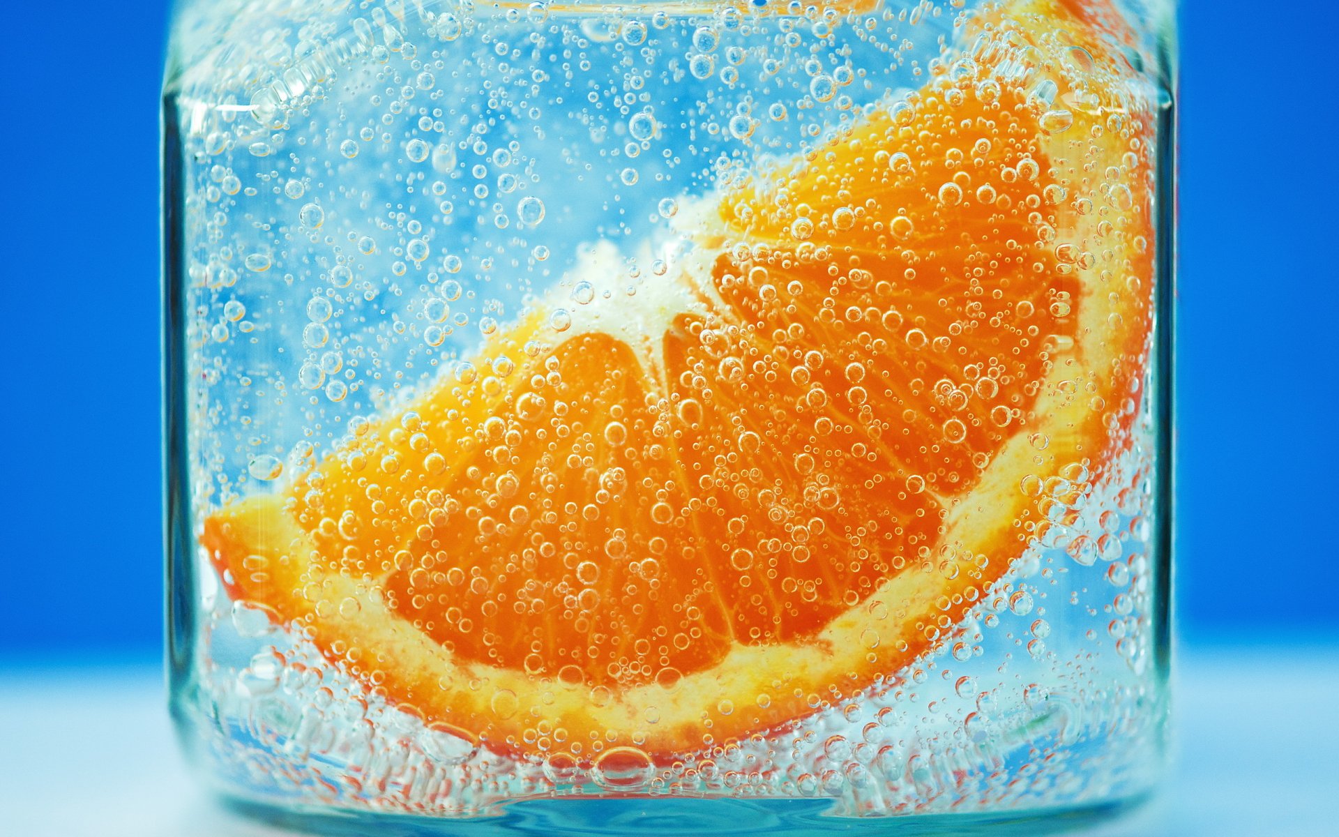 verre orange glace gros plan