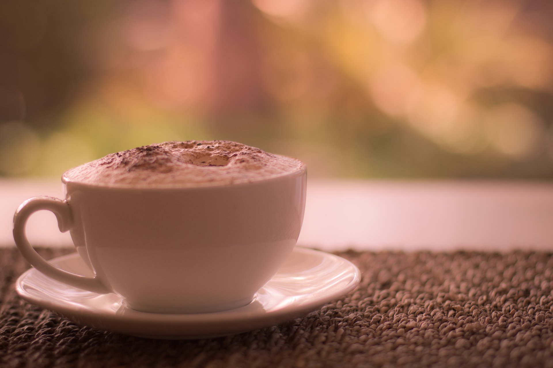 morgenkaffee morgen kaffee latte schaum zimt tasse untertasse