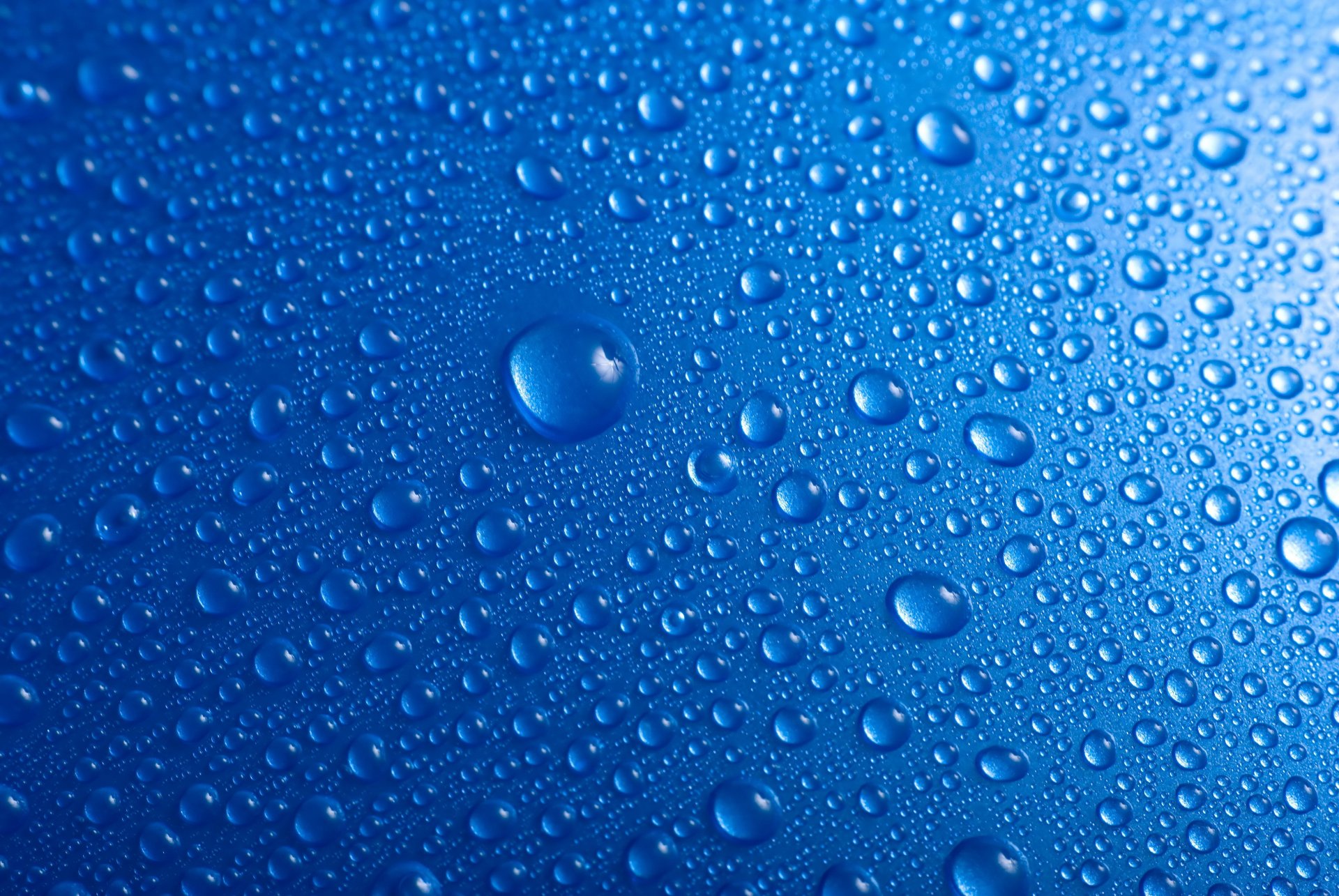 gocce acqua su blu ciano sfondo