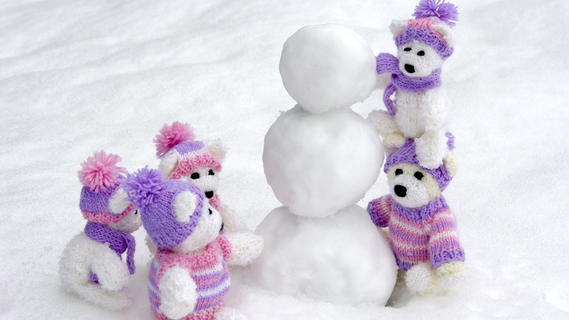 jouets souvenirs ours oursons blanc chapeaux écharpes mottes de neige bonhomme de neige inachevé neige hiver