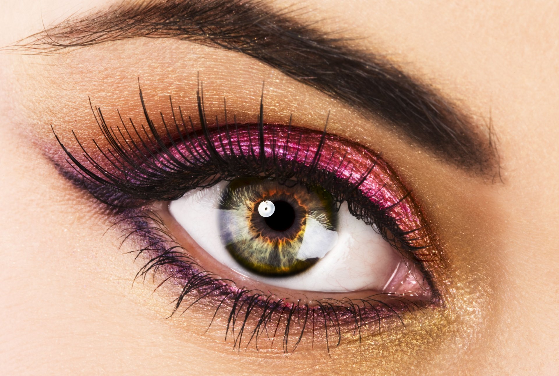 beautiful eye eye eyelash make-up shadow mascara pupil view close up