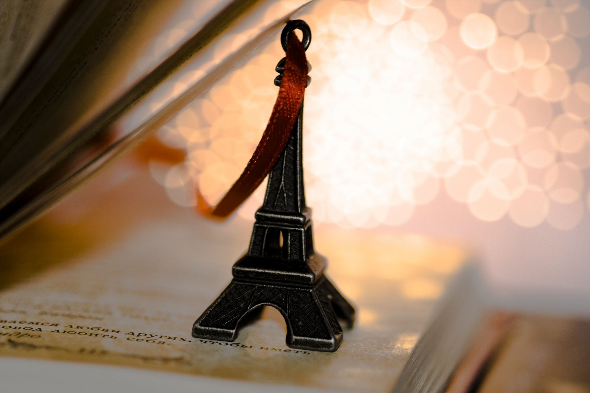 eiffel tower souvenirs statue keychain belt book pages line