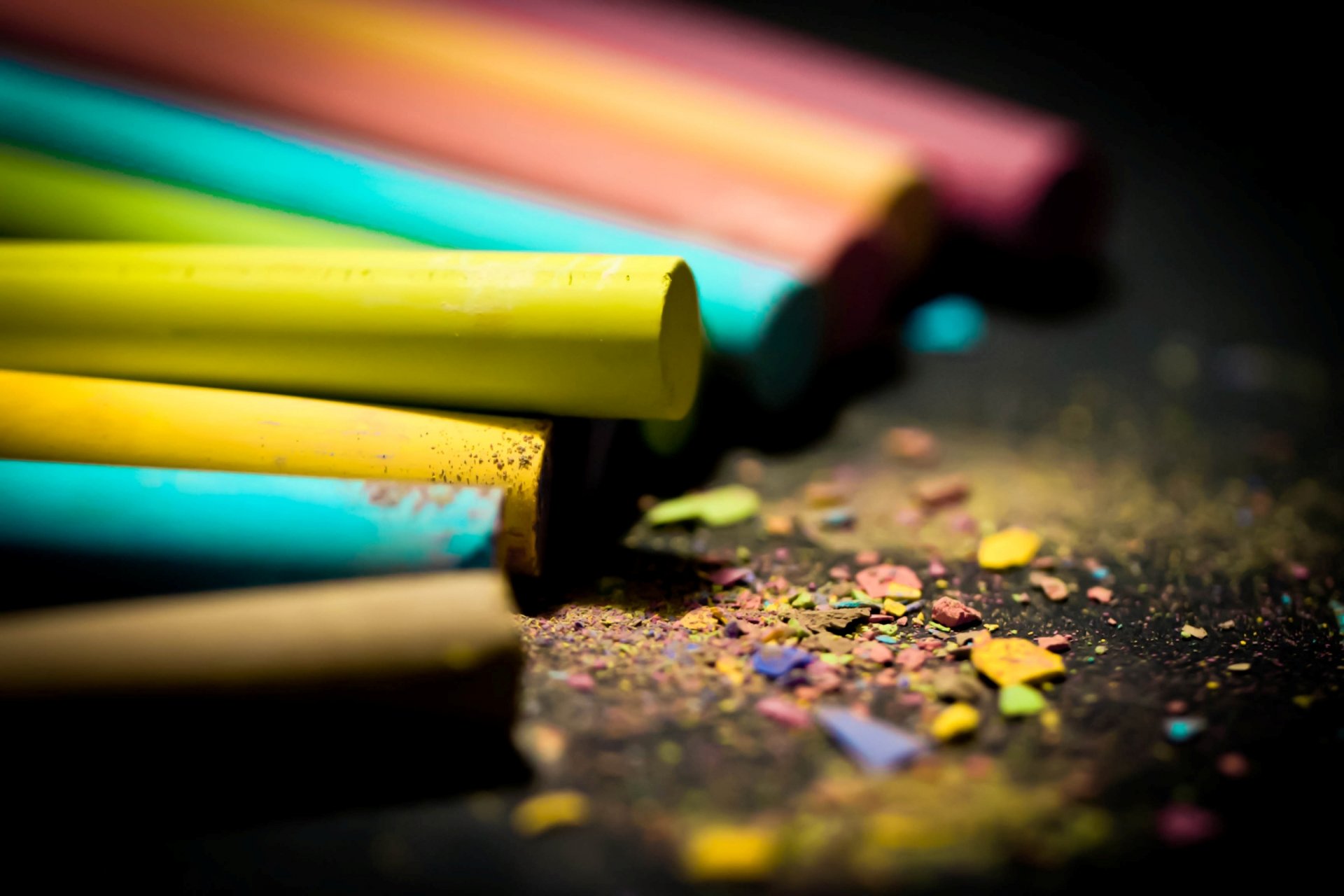 macro pictures crayons bright colors chips blur wallpaper