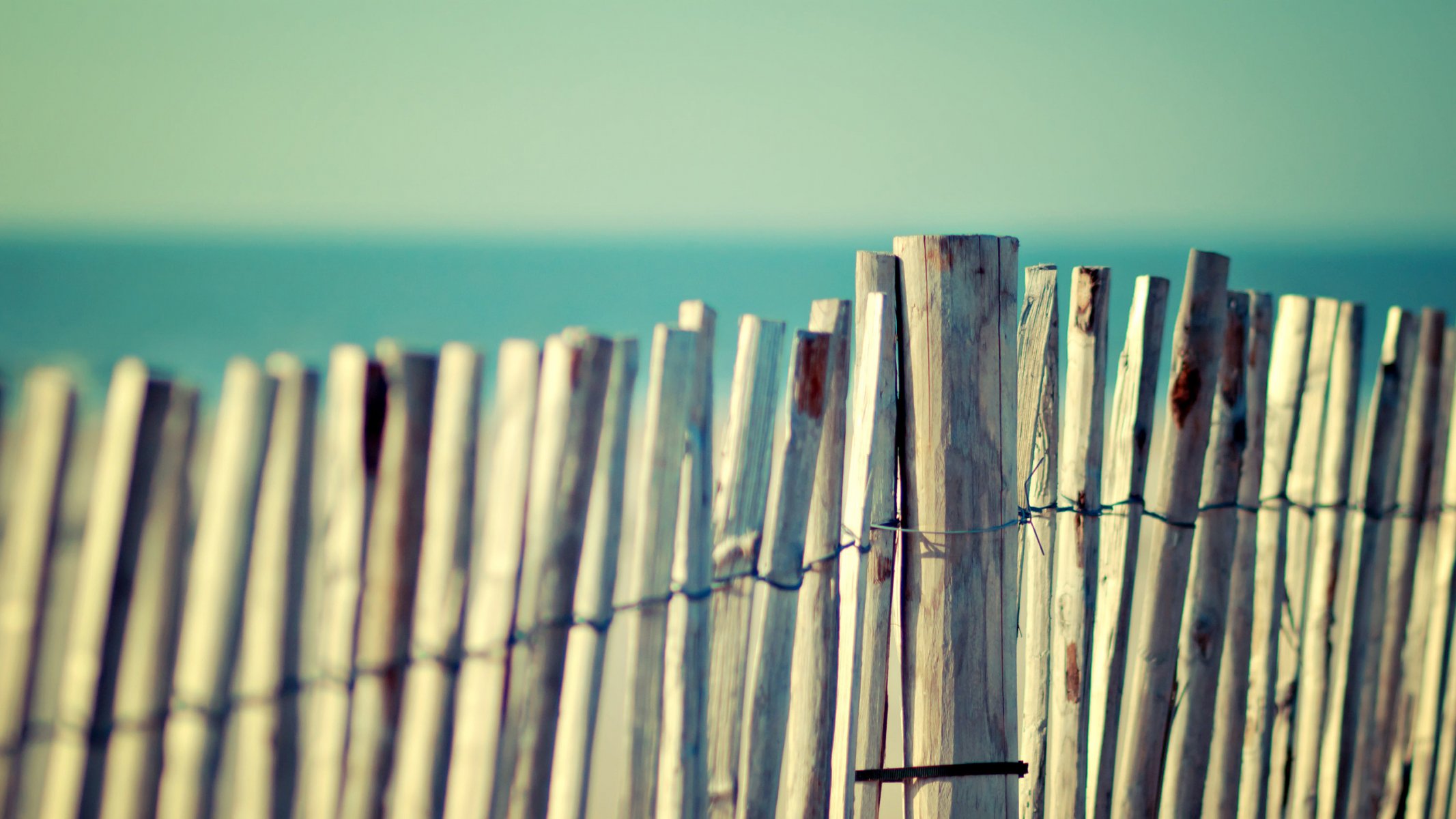 makro strände wasser meer ozean himmel sommer hitze zäune bambus holz bretter zaun widescreen