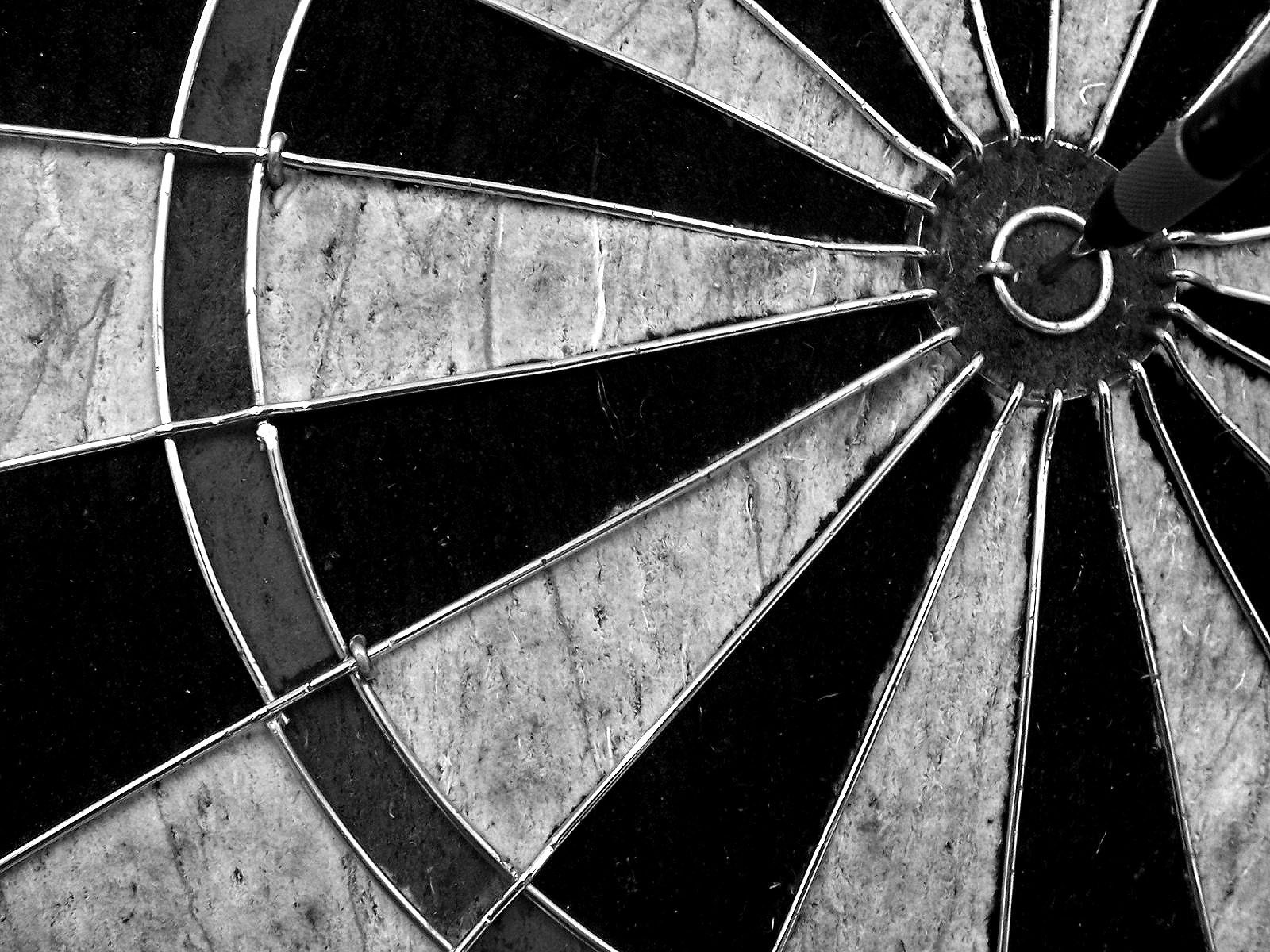 darts dart black and white