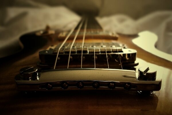 Fixing guitar strings on a brown background