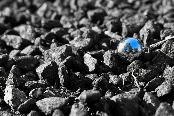 Metal ball on black cameos reflection