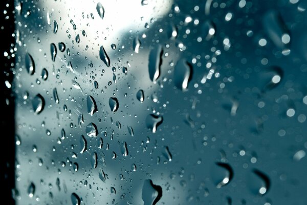 Gotas de lluvia en el vidrio macro