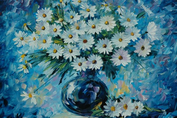 Vase de peinture avec des marguerites sur fond bleu