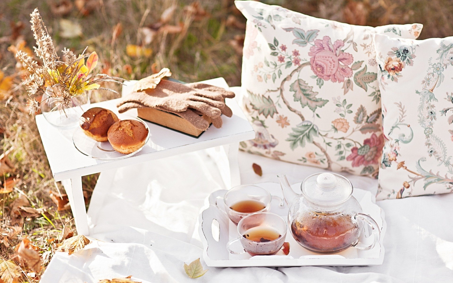 autumn picnic leaves tea bokeh