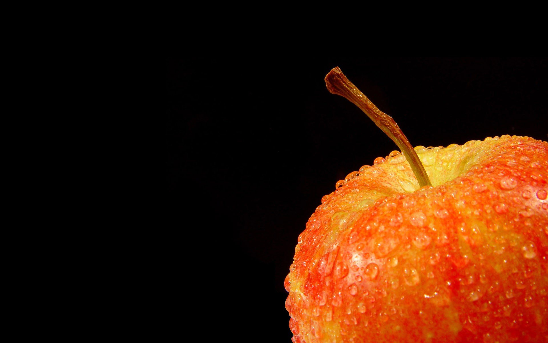 pomme gouttes fond noir