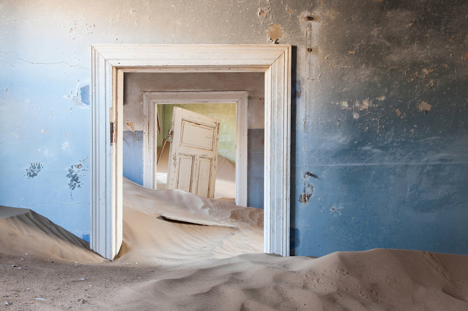 dune sabbia stanze pareti porte