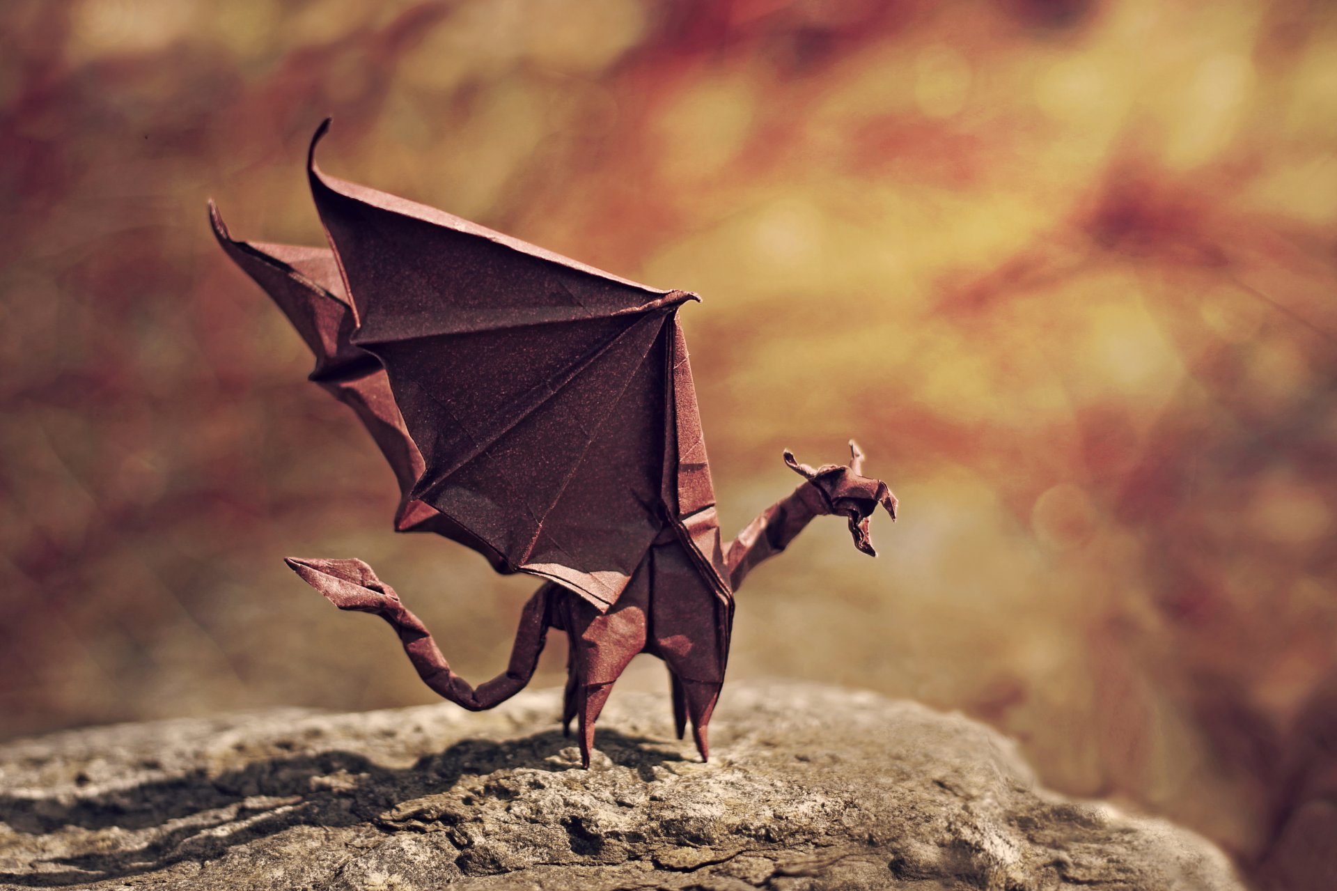 origami dragón llama dragón alas malvado roca bokeh sombra