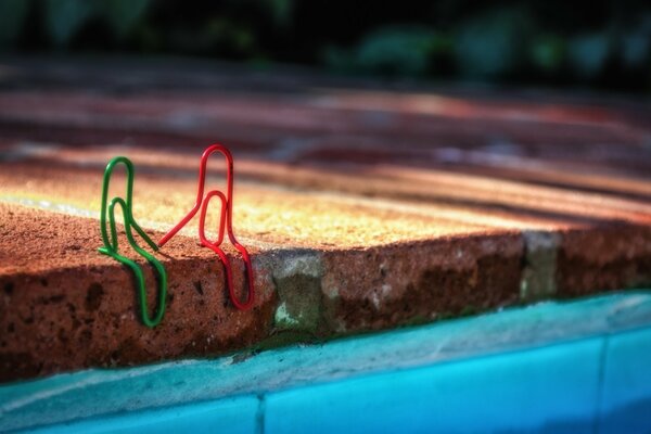 Two paper clips are friends no matter what