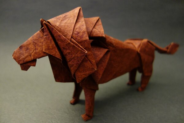 Origami paper in the form of a predator lion