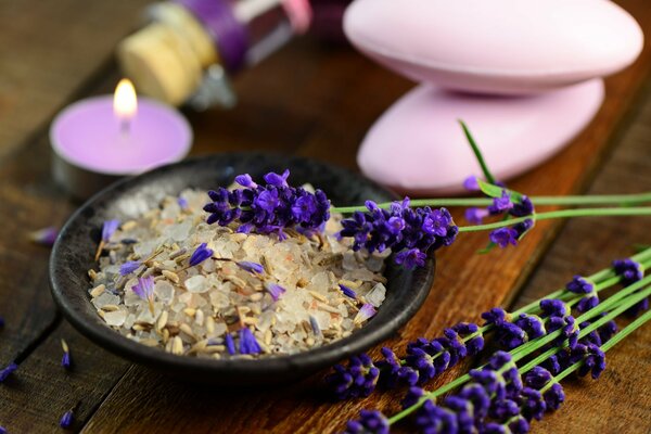 Relajantes olores de lavanda de montaña