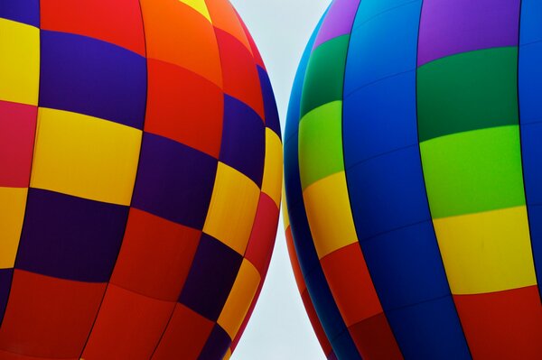 Dos globos de colores