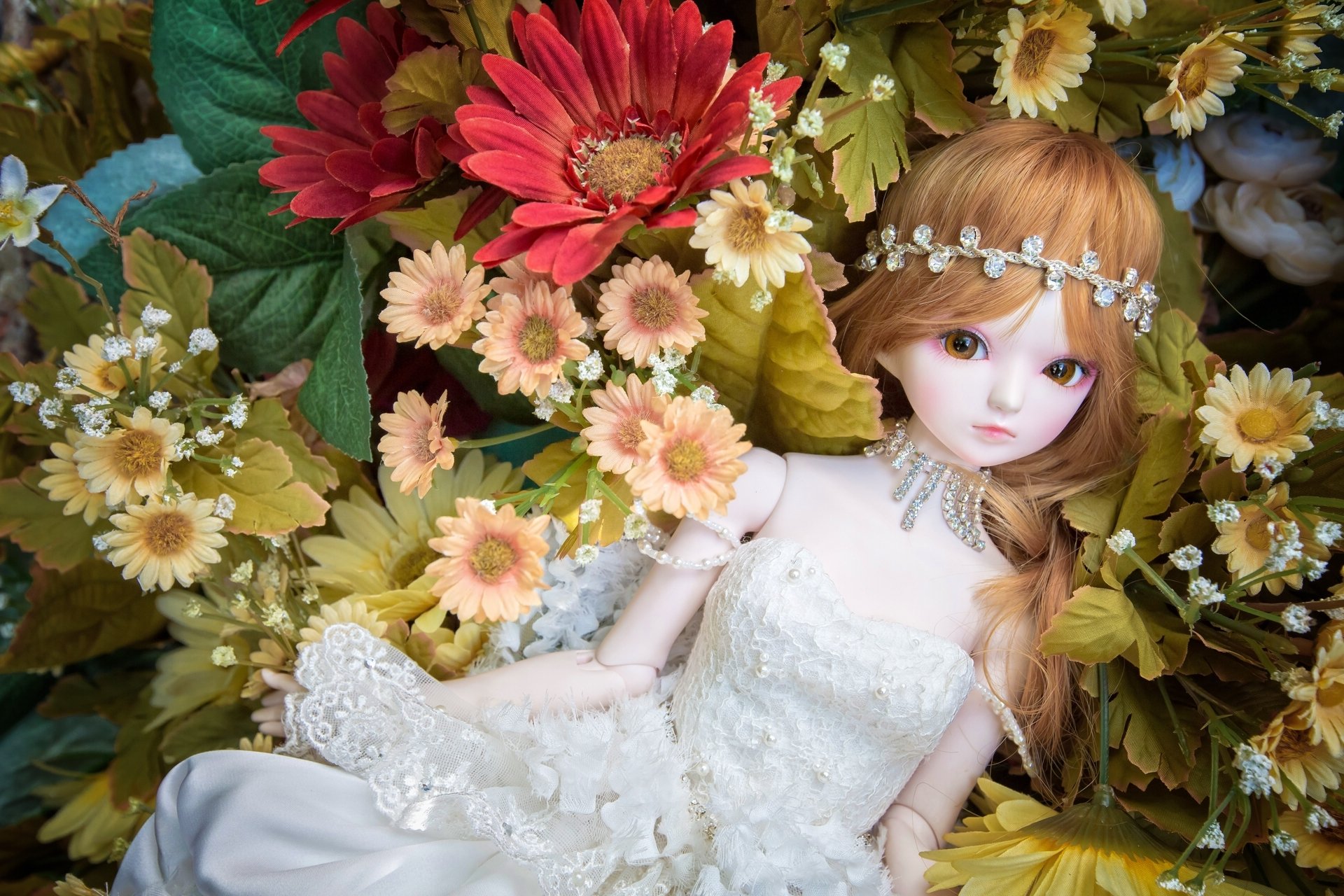 jouet poupée fleurs
