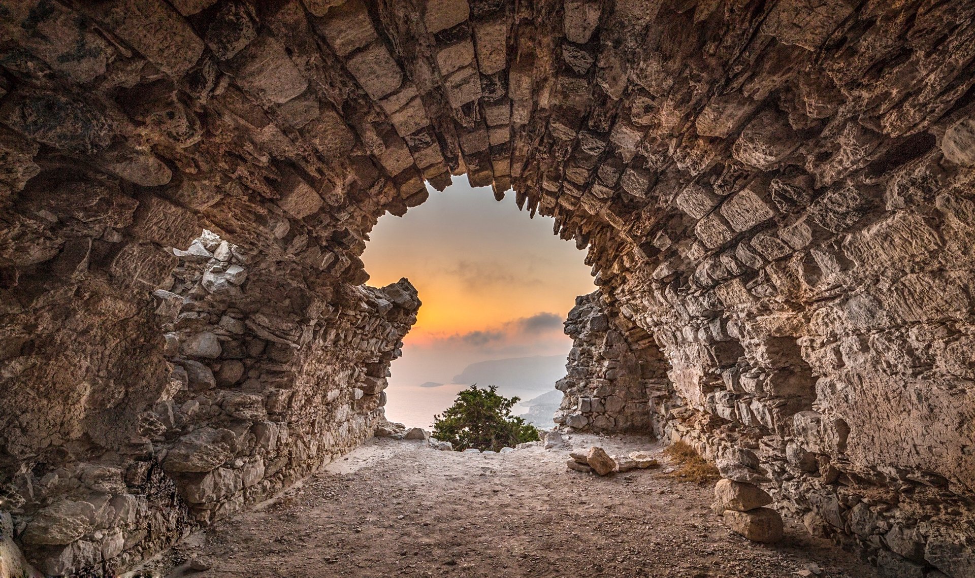rocce grotta tunnel paesaggio pietre