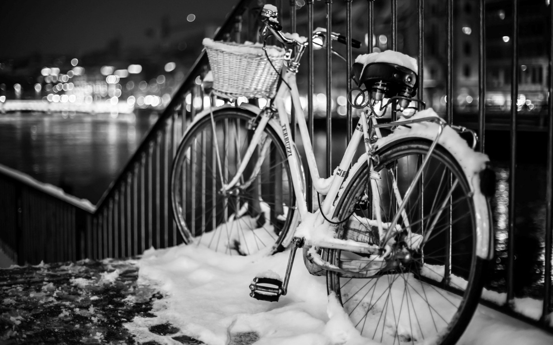 bokeh bike black&white